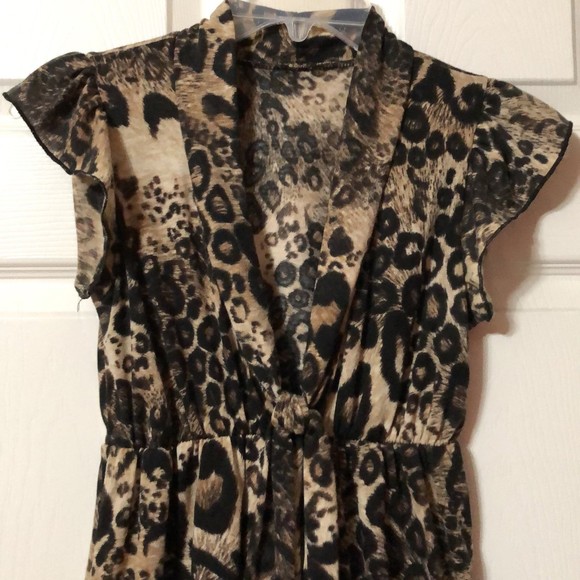 Juniors Size Small V-Neck Animal Print Blouse for Women - Picture 2 of 6